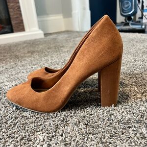FIONI Clothing Tan Suede Block Heel Pumps